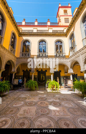 Palais du xvième siècle, l'architecture mauresque, cour avec mosaïque romaine, Palacio de la Condesa de Lebrija, Séville, Andalousie Banque D'Images