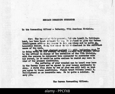 La transcription de la reddition allemande note remise au Major Charles Whittlesey, commandant du 1er bataillon du 308e Régiment , le 7 octobre 1918. Whittlesey était l'officier supérieur dans une force de 540 hommes qui avaient été coupés par les troupes allemandes pendant une attaque menée par la 77e Division d'infanterie, une division de l'Armée nationale composée de conscrits de la ville de New York. ( Archives nationales.) Banque D'Images