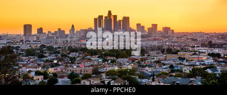 Coucher du soleil sur les toits de Los Angeles, Californie, USA. Banque D'Images