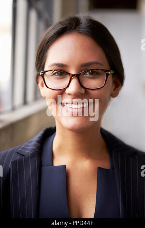 Mixed Race businesswoman wearing glasses, Close up, vertical Banque D'Images