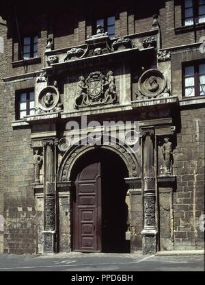 ANTIGUA PORTADA DEL HOSPITAL DE NUESTRA SEÑORA DE LA MISERICORDIA DEL SIGLO XVI SEDE DE RÉELS MUSEO DE NAVARRA FUNDADO EN 1956. Lieu : Musée de Navarre. L'ESPAGNE. Banque D'Images