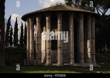 L'Italie. Rome. Temple d'Hercule Victor ou Hercules Olivarius. 2ème siècle avant J.-C.. Forum Boarium. De l'extérieur. Banque D'Images