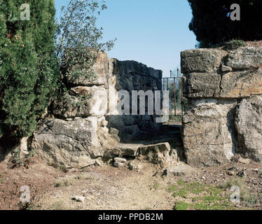 Village ibérique Puig de Sant Andreu d'Ullastret. Vue sur une porte dans le mur. 4ème siècle avant J.-C.. La Catalogne. L'Espagne. Banque D'Images