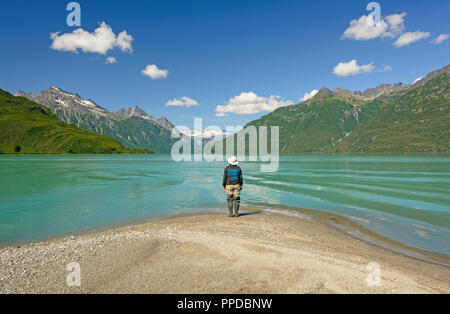 Bénéficiant d'une vue spectaculaire du lac Crescent sur une journée ensoleillée dans la région de Lake Clark National Park en Alaska Banque D'Images