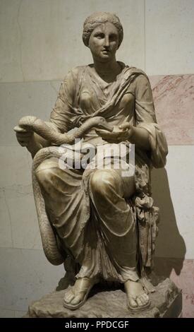 Statue d'Hygieia. Fille du dieu de la médecine, l'Ascelpius. Déesse et personnification de la santé. Après l'original grec, romain du 3e siècle avant J.-C. En. Le Musée de l'Ermitage. Saint Petersburg. La Russie. Banque D'Images