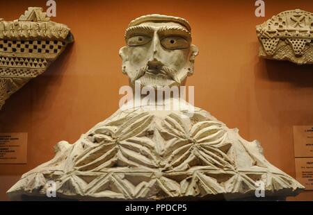 Sogdia. La l'Asie centrale. Couvrir d'un ossuaire à tête d'homme. L'argile ; la sculpture. 7e siècle. Afrasiab, Ouzbékistan. Le Musée de l'Ermitage. Saint Petersburg. La Russie. Banque D'Images