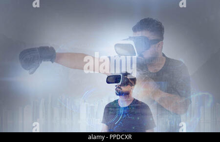 Guy regardant à travers les lunettes VR (réalité virtuelle) - regardant dans le métaverse Banque D'Images
