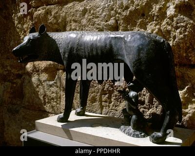 Loup Capitolin. Sculpture don du Gouvernement italien de la ville de Tarragone en 1970. Promenade Archéologique. Tarragone, Catalogne, Espagne. Banque D'Images