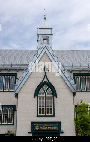 Loyola House - un bâtiment de style néo-gothique à l'intérieur des murs du Vieux-Québec. Détails du grand portique à pignons et l'pinnacled Belvedere. Banque D'Images