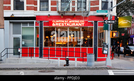 Clinton St. Baking Company, 4 Clinton St, New York, NY devanture extérieure d'un restaurant dans le quartier Lower East Side de Manhattan. Banque D'Images