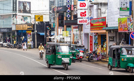 Negombo Sri Lanka 24 Juillet 2017 - Main street dans le centre de Negombo Banque D'Images