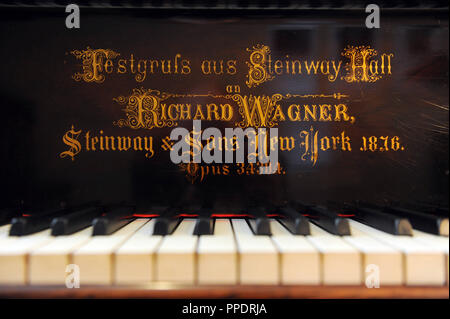 À l'occasion du 200e anniversaire de Richard Wagner le compositeur original piano Steinway et s'affiche en fils à Munich. Le piano était un don de la société Steinway & Sons à New York et il a été remis à Wagner en 1876, à l'ouverture du premier Festival de Bayreuth. Banque D'Images