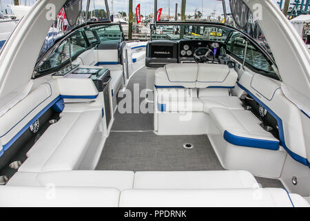 NORWALK, CT, USA-Septembre 22, 2018 : Formule 330 CBR montré à Norwalk progressif Boat Show 2018. Banque D'Images