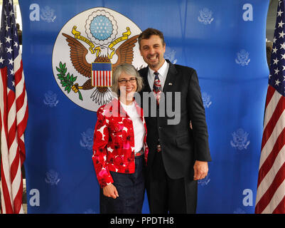 Le 4 juillet 2013 le Consul général des États-Unis d'Amérique, William (Bill) E. Moeller et sa femme Nancy recevoir des personnalités de la politique, des affaires, du milieu universitaire, des médias et de la société de la capitale de l'Etat et l'Etat libre de célébrer le Jour de l'Indépendance américaine dans le consulat général des États-Unis à Munich à Koeniginstrasse 5. Banque D'Images