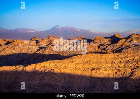 Coucher de soleil à la vallée de la Lune dans le désert d'Atacama, près de San Pedro de Atacama Banque D'Images