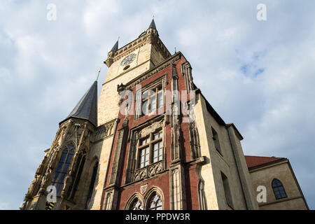 Tour de la vieille ville avec Hall demeure, Place de la Vieille Ville, site du patrimoine mondial de l'UNESCO, Prague, République tchèque, le lever du soleil journée ensoleillée Banque D'Images