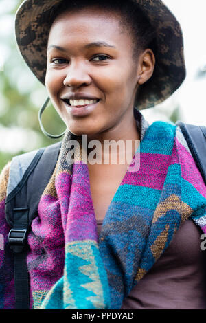 Portrait d'un africain girl wearing hat Banque D'Images