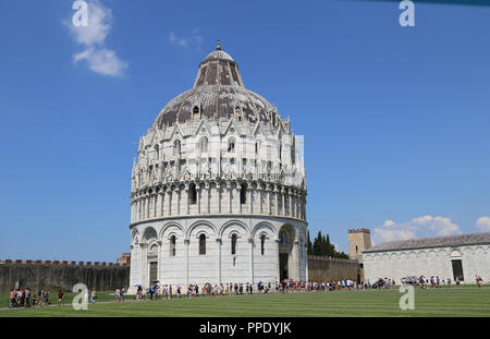 L'Italie. Pise. Baptistère. 12e siècle. La région Toscane. Banque D'Images