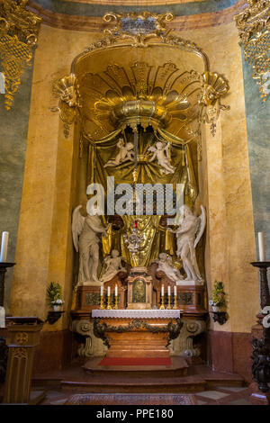 Intérieur de style gothique de la cathédrale Saint Martin dans la ville de Bratislava en Slovaquie. Banque D'Images