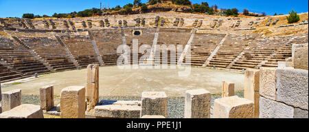 Vue panoramique sur les vestiges de l'amphithéâtre d'Halicarnasse. Bodrum, Province de Mugla, Turquie. Banque D'Images