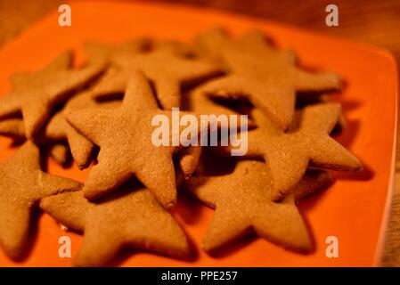 Piparkukas traditionnelles lettonnes, gingerbread stars, faits maison, maison maison de biscuits de Noël, faite dans le Wisconsin, USA Banque D'Images