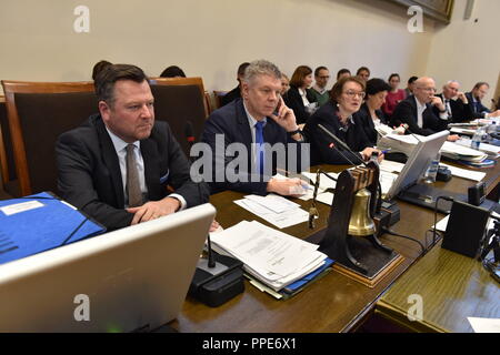 De gauche à droite : Deuxième Maire Josef Schmid (CSU), Maire Dieter Reiter et troisième maire Christine Strobl (SPD) lors de la dernière session plénière du Conseil de la ville de Munich en 2015 dans la salle de réunion principale de l'Hôtel de Ville. Banque D'Images