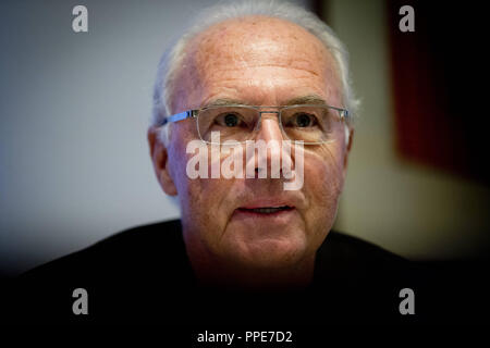 Franz Beckenbauer lors d'une entrevue avec le Sueddeutsche Zeitung sur l'attribution de la Coupe du Monde 2006 en Allemagne. Banque D'Images