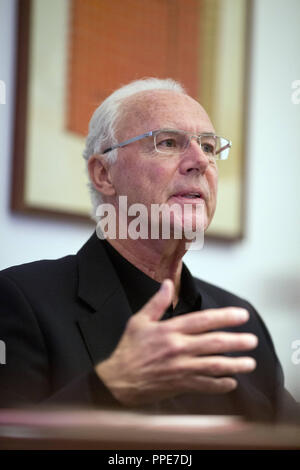 Franz Beckenbauer lors d'une entrevue avec le Sueddeutsche Zeitung sur l'attribution de la Coupe du Monde 2006 en Allemagne. Banque D'Images