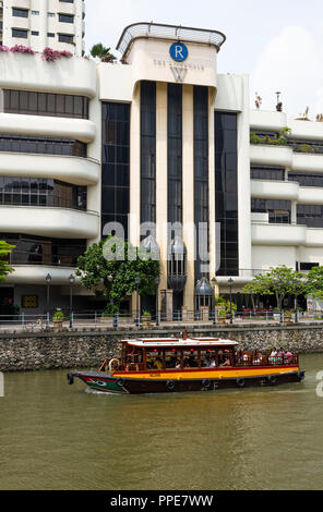 La magnifique Riverwalk Vacances les tours d'immeuble sur la rive sud de la rivière Singapour à Boat Quay République de Singapour Asie Banque D'Images