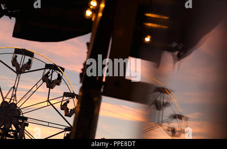 Oktoberfest 2013 : Grande Roue au 'Oidn Wiesn' avec ciel du soir. Banque D'Images