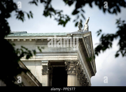 Fronton de la Staatliche Antikensammlungen (état des collections d'Antiquités) sur Koenigsplatz à Munich. Banque D'Images