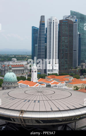 Vue aérienne de l'ancienne et la nouvelle Cour suprême avec Asian Civilisations Museum et le quartier financier du centre-ville de Singapour Banque D'Images