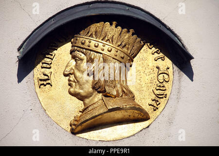 Médaillon avec le visage de l'Empereur Louis IV de Bavière (Louis) sur l'Ancien hôtel de ville dans le centre de Fuerstenfeldbruck. Banque D'Images