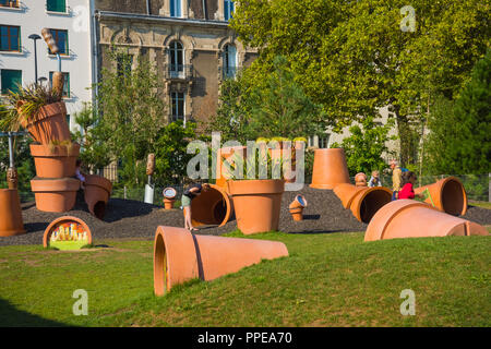 Nantes, Jardin des Plantes, Spielplatz Dépodépo von Claude Ponti - Nantes, Jardin des Plantes, aire de jeux pour Dépodépo par Claude Ponti Banque D'Images