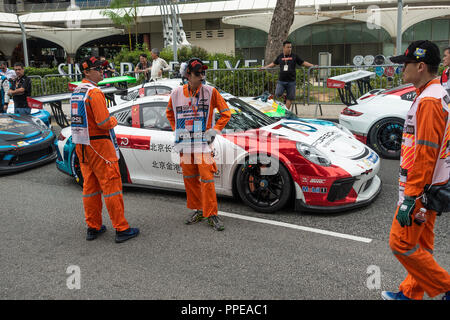 Porsche 911 GT3 Les voitures de course participant à la Porsche Carrera Cup Asia à la Marina Bay Street Circuit Asie Singapour Banque D'Images