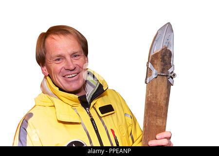 Champion du monde de ski de Markus Wasmeier et champion olympique dans son musée de l'agriculture et des sports d'hiver par la station Fischhausen - Neuhaus à Schliersee, dans la photo avec remplacement conseils pour broken skis appartenant à sa famille. Banque D'Images