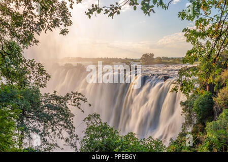 Victoria Falls sur la rivière Zambèze, entre la Zambie et le Zimbabwe Banque D'Images