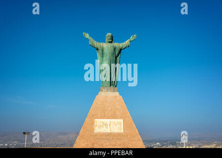 Christ de la paix, El Morro mirador à Arica, Chili Banque D'Images