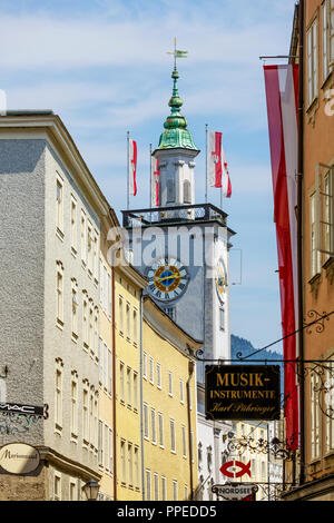 Salzbourg, Autriche - 11 juillet 2015 : : La tour de l'Hôtel de Ville à Salzbourg Banque D'Images