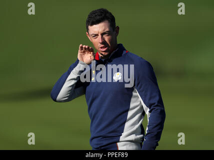 L'équipe de Rory McIlroy au cours de l'aperçu de la deuxième journée de la Ryder Cup au Golf National, Saint-Quentin-en-Yvelines, Paris. Banque D'Images