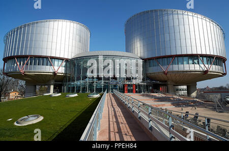 La Cour européenne des Droits de l'Homme (CEDH) est un tribunal international établi par la Convention européenne des droits de l'homme, basée à Strasbourg, France. La construction a été planifiée par l'architecte britannique Lord Richard Rogers en 1994. 16 mars 2017. Banque D'Images