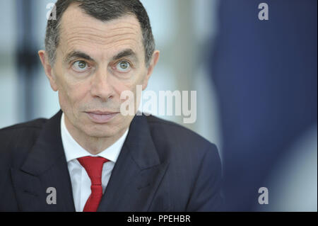 Jean-Pierre Mustier, directeur général de l'italien UniCredit Group, illustrée à l'Hypo-Hochhaus au à Munich Arabellapark. Banque D'Images