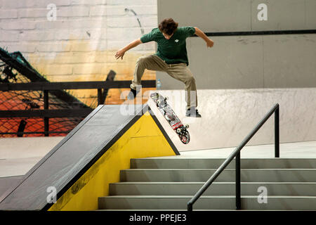 Un skateur professionnel durant l'« Munich Mash' dans la salle de sports de glace olympique. Banque D'Images