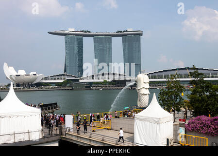 L'emblématique Hôtel Marina Bay Sands et le Musée ArtScience sur la baie au centre-ville de Singapour République de Singapour Asie Banque D'Images