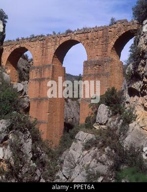 ACUEDUCTO ROMANO. Emplacement : ACUEDUCTO ROMANO DE PEÑA CORTADA. Chelva. L'ESPAGNE. Banque D'Images