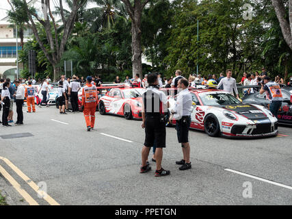 Porsche 911 GT3 Les voitures de course participant à la Porsche Carrera Cup Asia à la Marina Bay Street Circuit Asie Singapour Banque D'Images