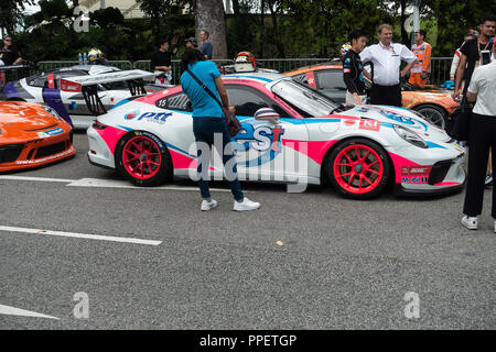 Porsche 911 GT3 Les voitures de course participant à la Porsche Carrera Cup Asia à la Marina Bay Street Circuit Asie Singapour Banque D'Images