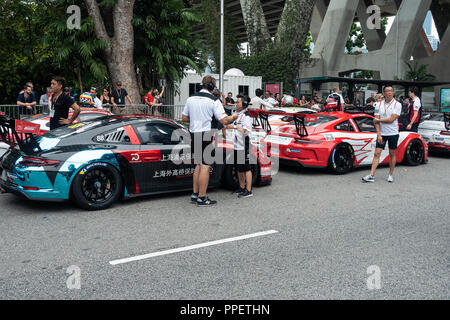 Porsche 911 GT3 Les voitures de course participant à la Porsche Carrera Cup Asia à la Marina Bay Street Circuit Asie Singapour Banque D'Images