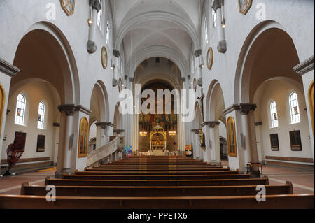 Intérieur de l'église de Saint Anna dans le quartier de Lehel de Munich, conçu par l'architecte Gabriel von Seidl, construit dans le style néo-roman. Banque D'Images