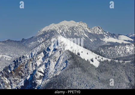 Vue depuis Italia sur Jochberg et Benediktenwand. Banque D'Images